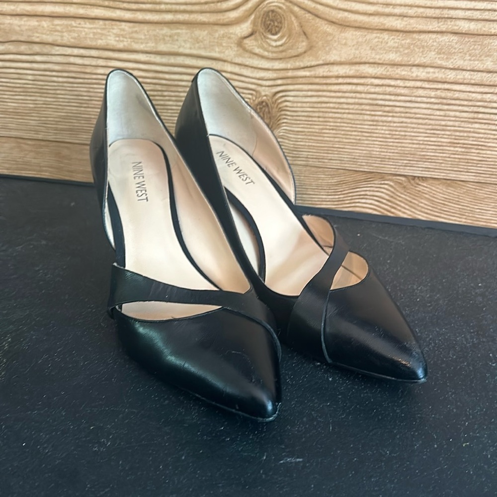 8.5 Nine West Pumps